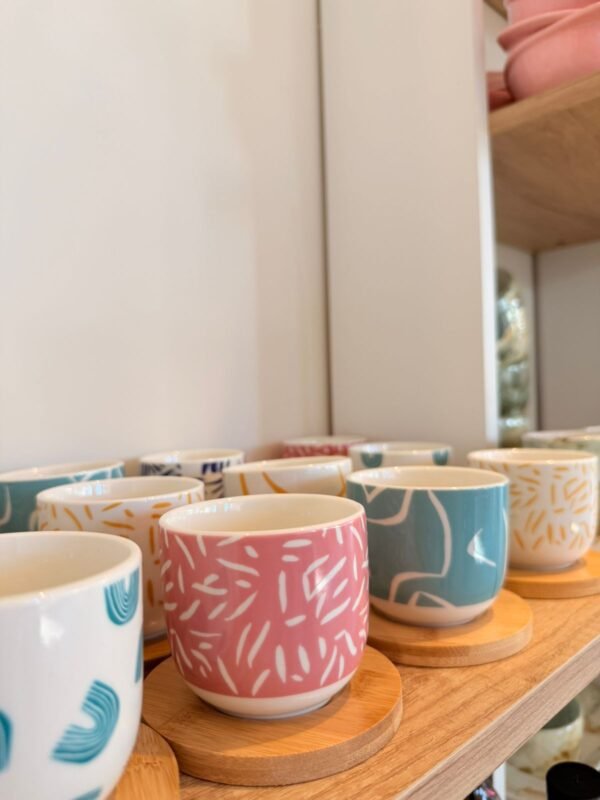 Taza China y Plato de Madera