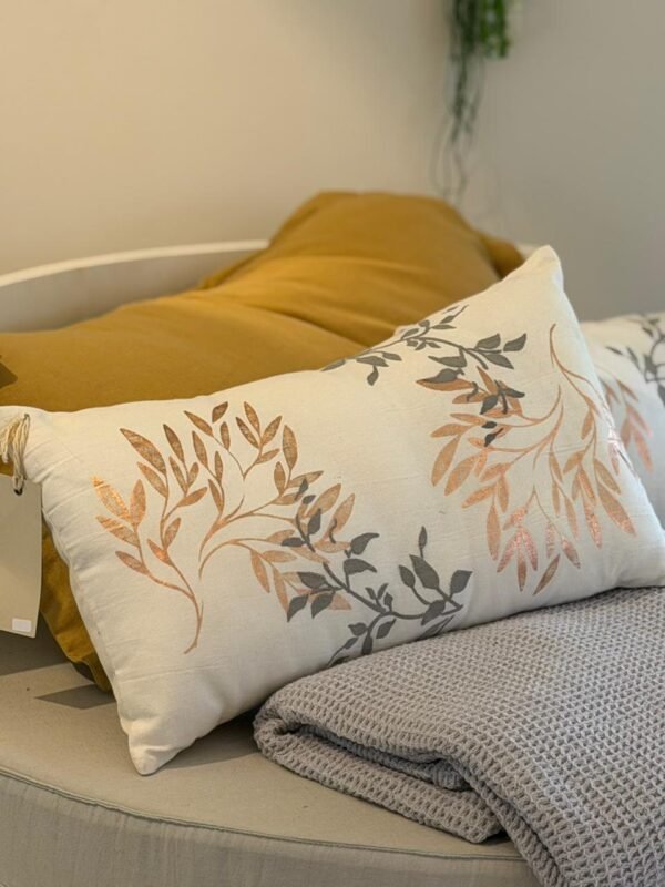 Almohadon Tusor Natural Hojas Foil Cobre y Gris 50x30