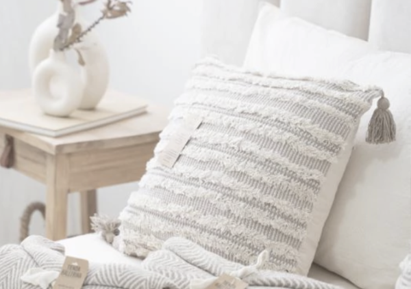 Almohadon Marroquí Natural/Beige/Chocolate con Borlas 45×45